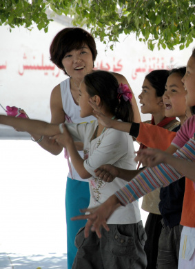 支教老师Two Han Girls as Teachers in Uyghur School 电影封面